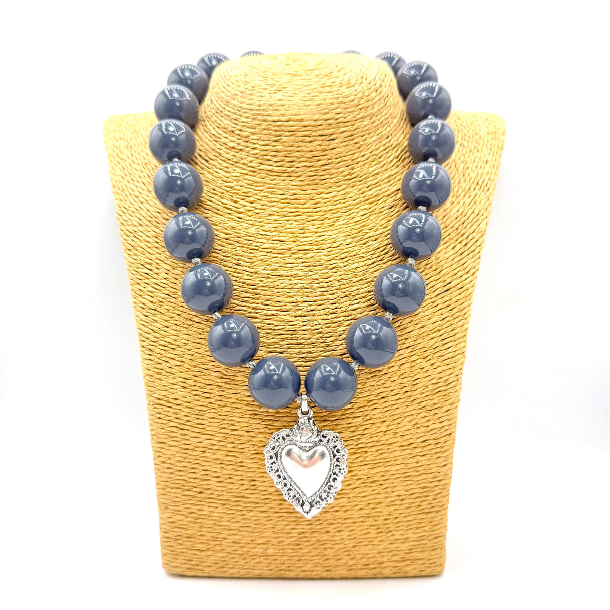 Collana Resina Grigio fumè e Cuore Sacro