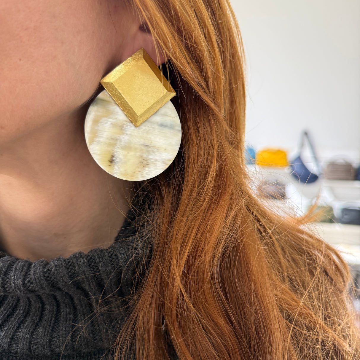 Orecchini geometrici in Corno e Argento925