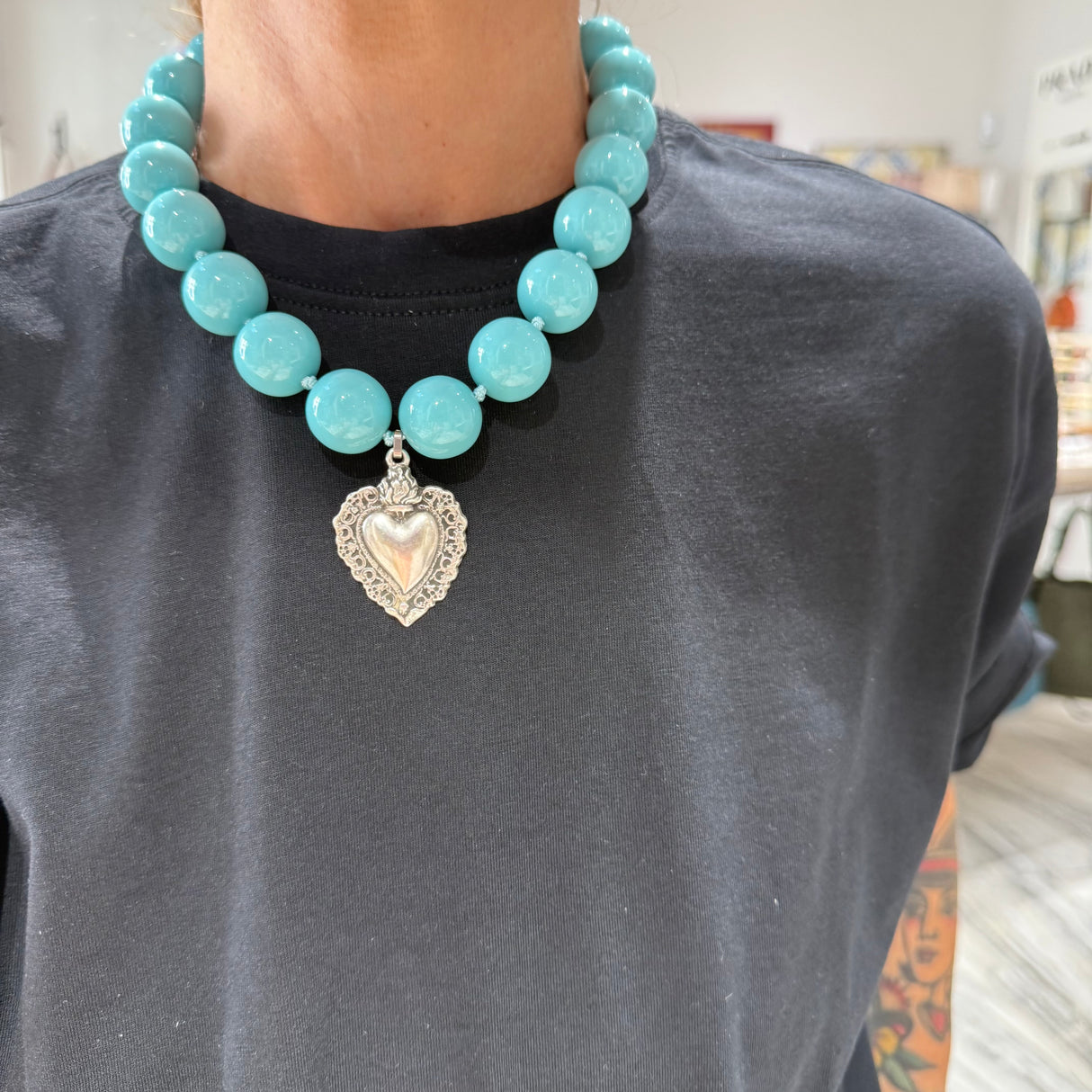 Collana Resina Turchese scuro e cuore sacro