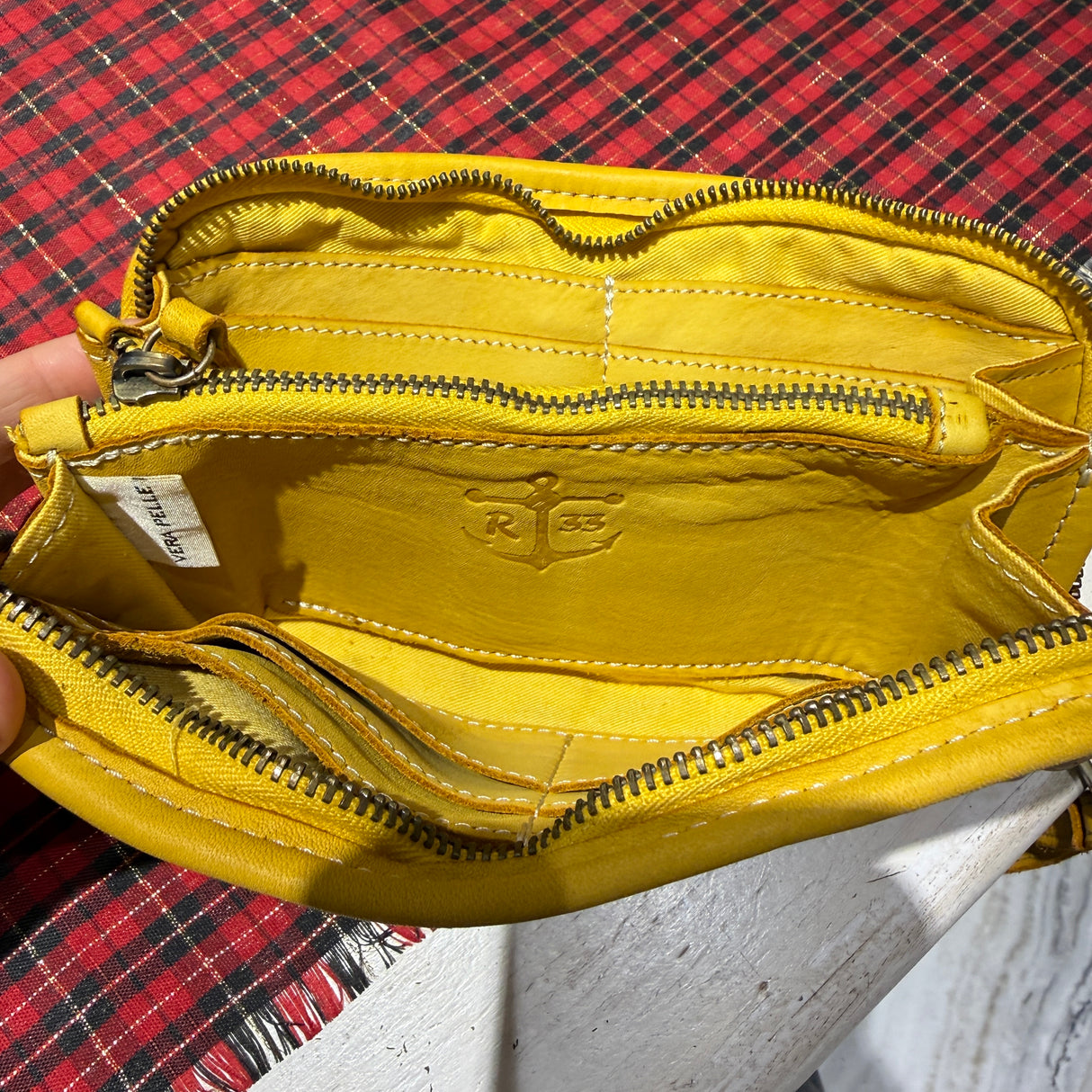 Portafoglio pelle e borchie Senape