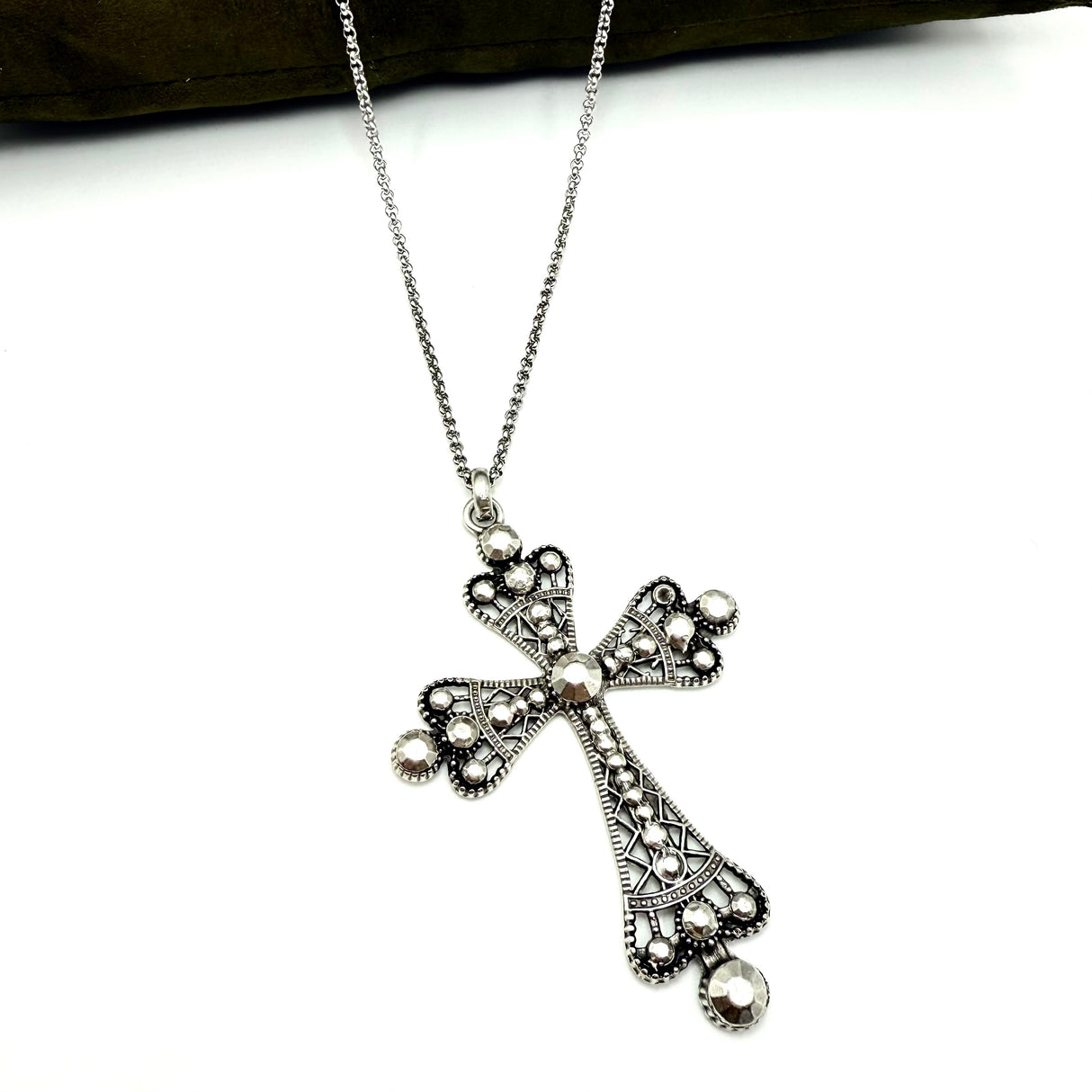 Collana Croce Ricamo