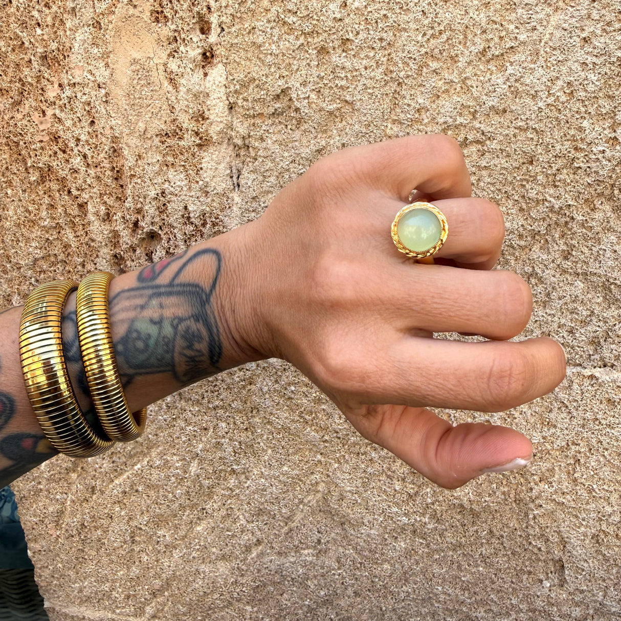 Anello rotondo Etrusco Cabochon Ottone e Giada verde