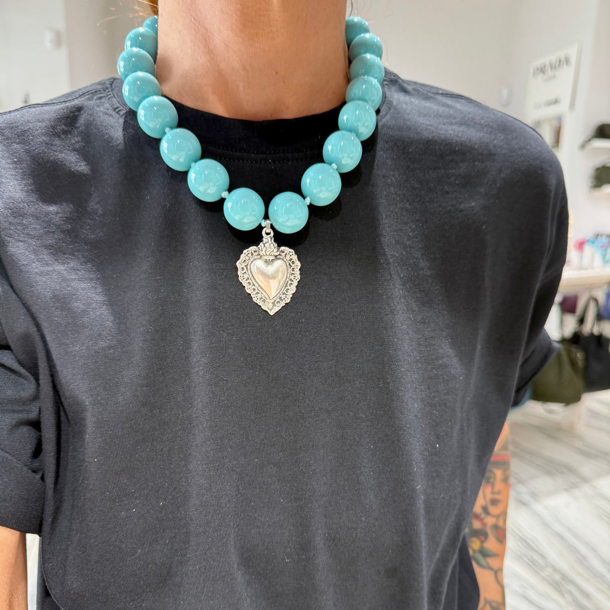 Collana Resina Turchese e cuore sacro