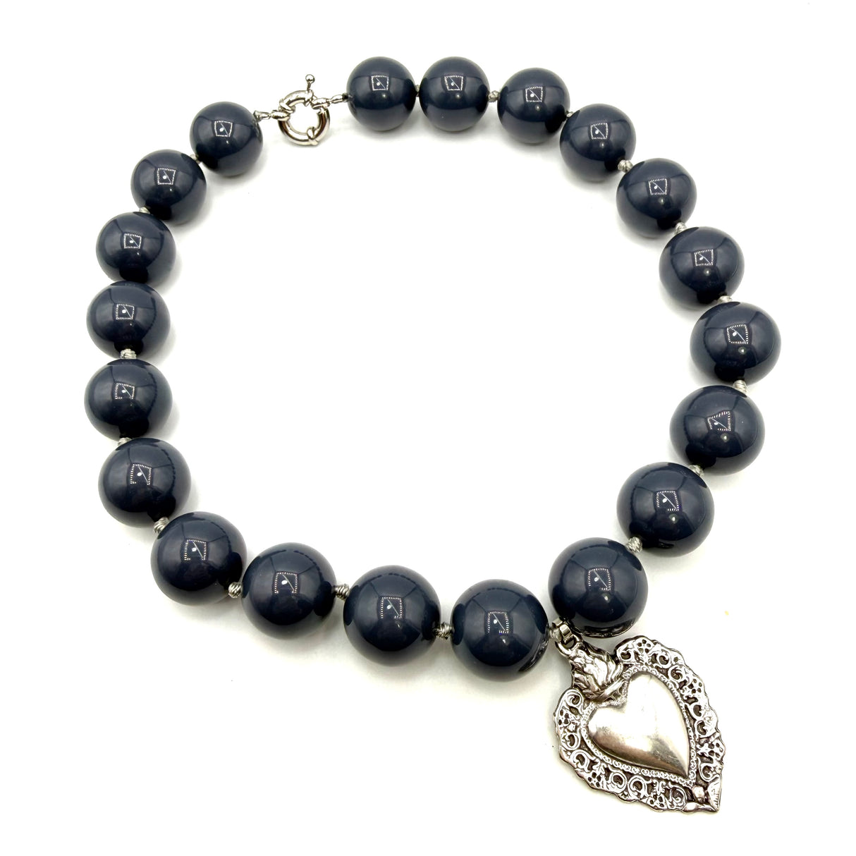 Collana Resina Grigio fumè e Cuore Sacro