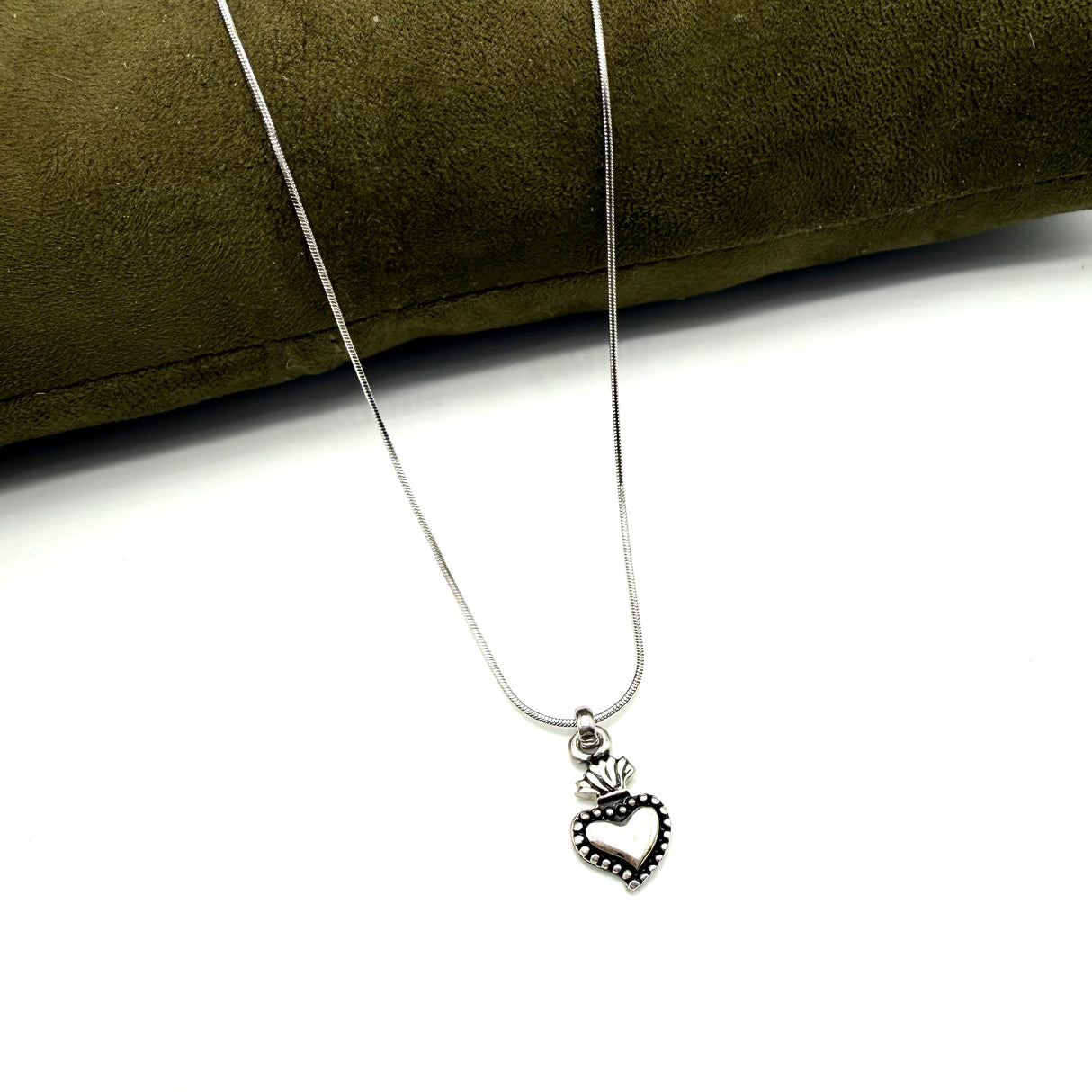 Collana Cuore Sacro borchie Argento925