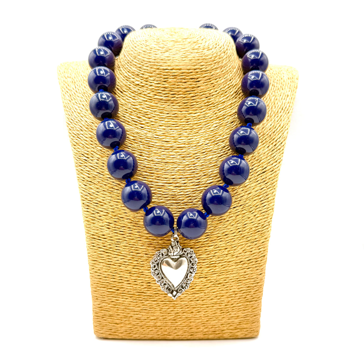Collana Resina Blu scuro e Cuore Sacro