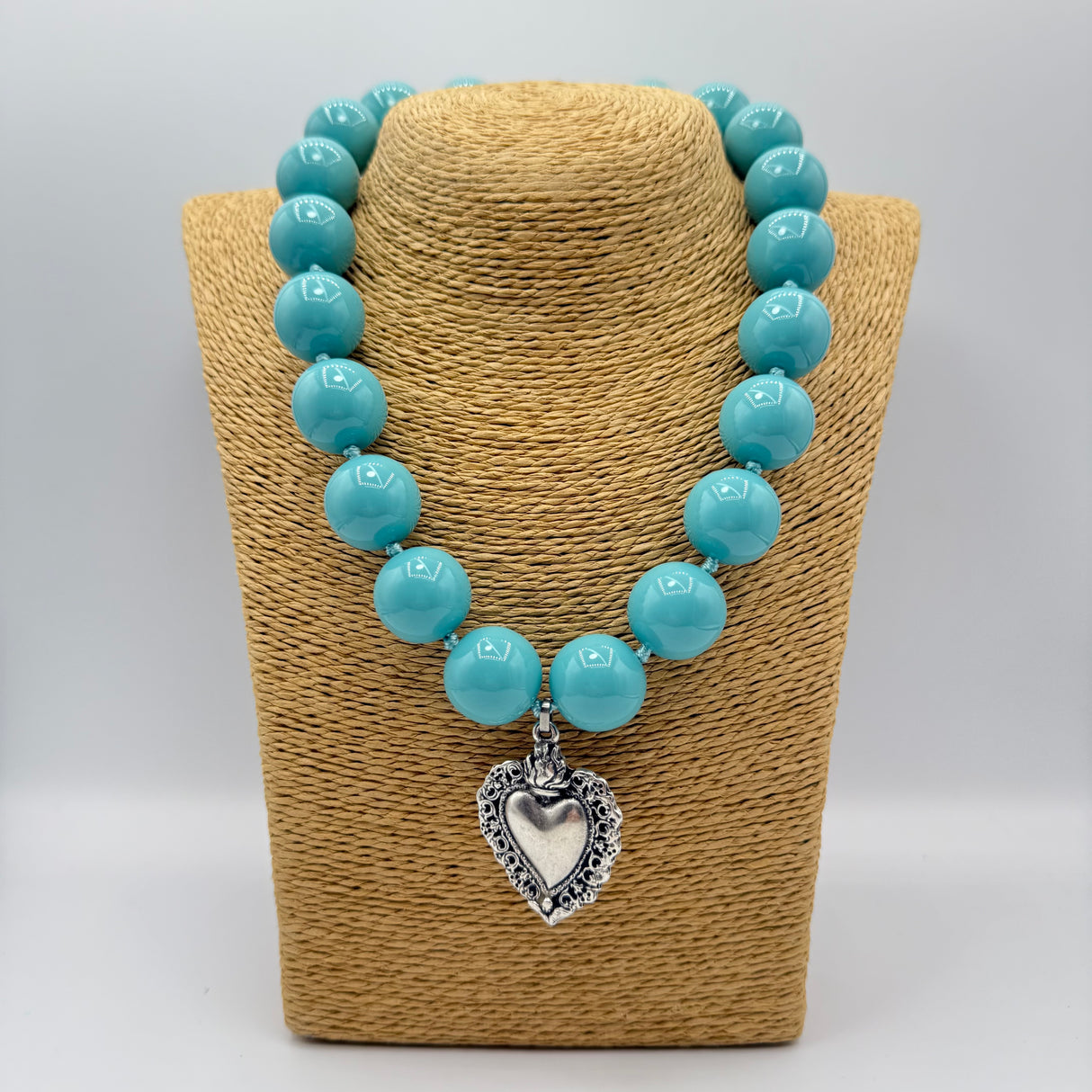 Collana Resina Turchese scuro e cuore sacro