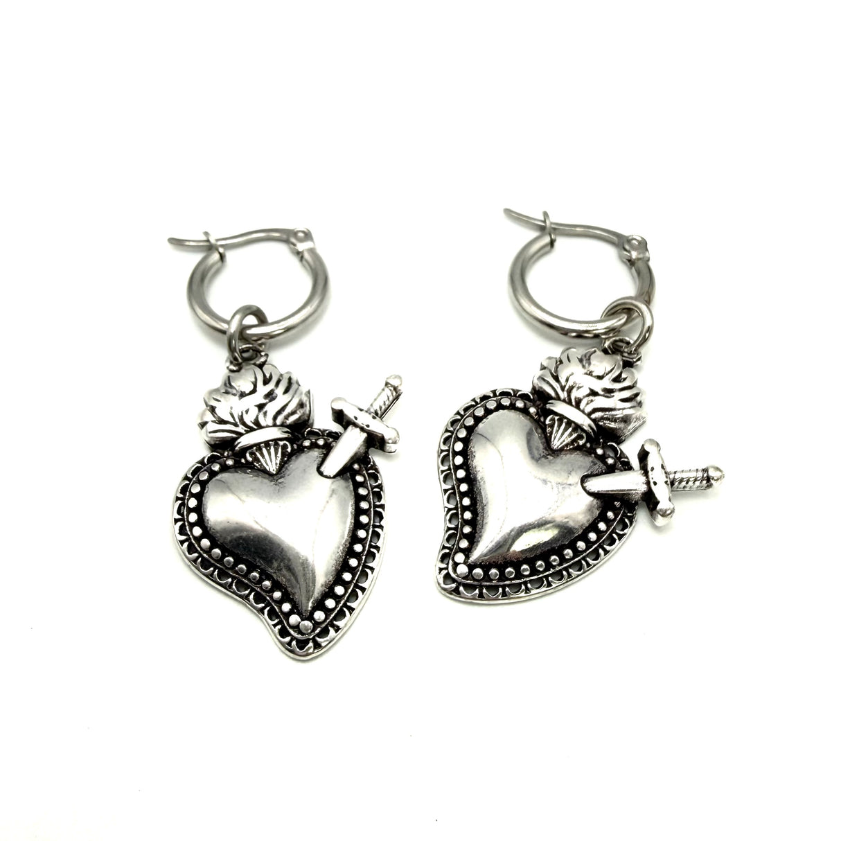 Orecchini Cerchio Cuore Sacro Pugnale