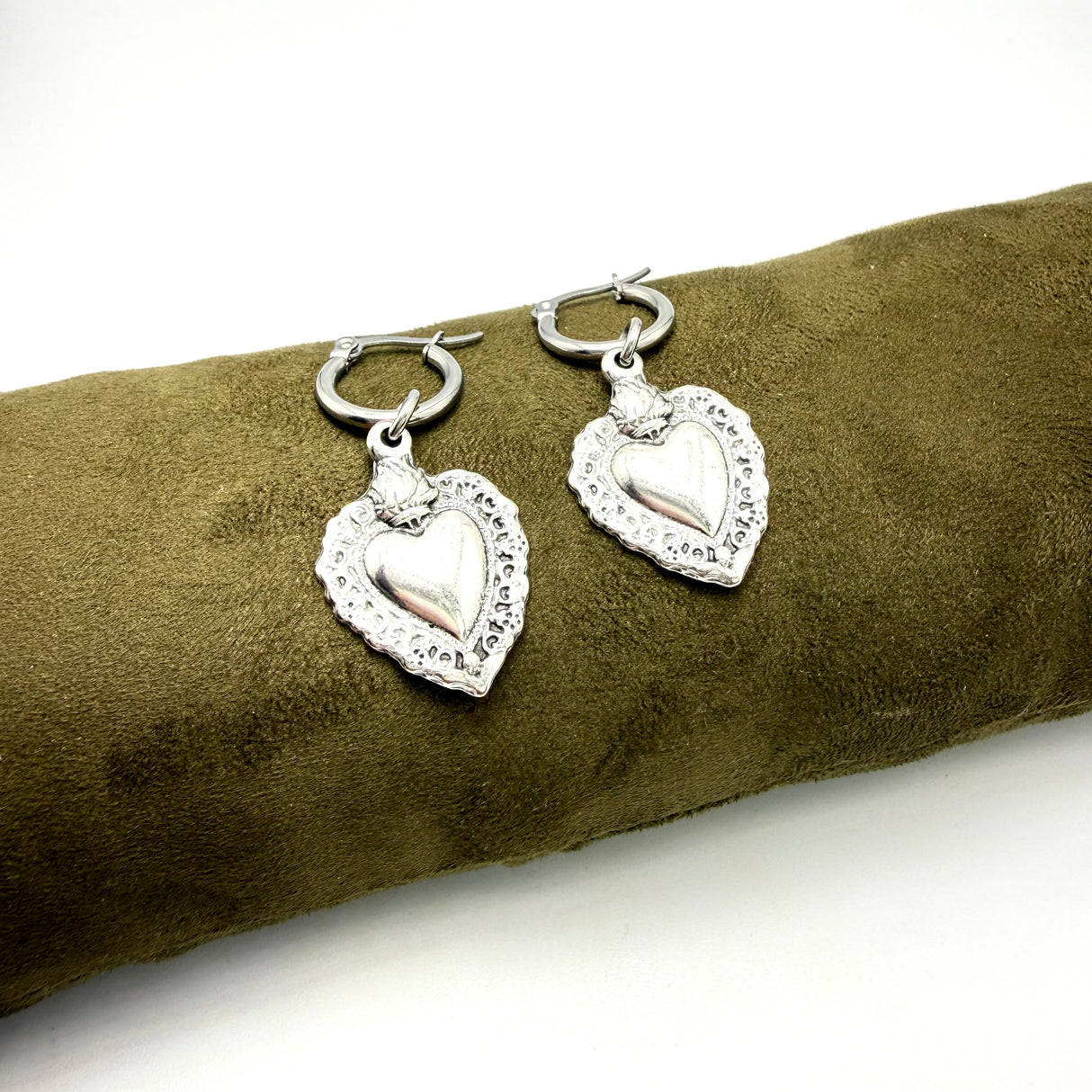 Orecchini Cerchio con Cuore sacro