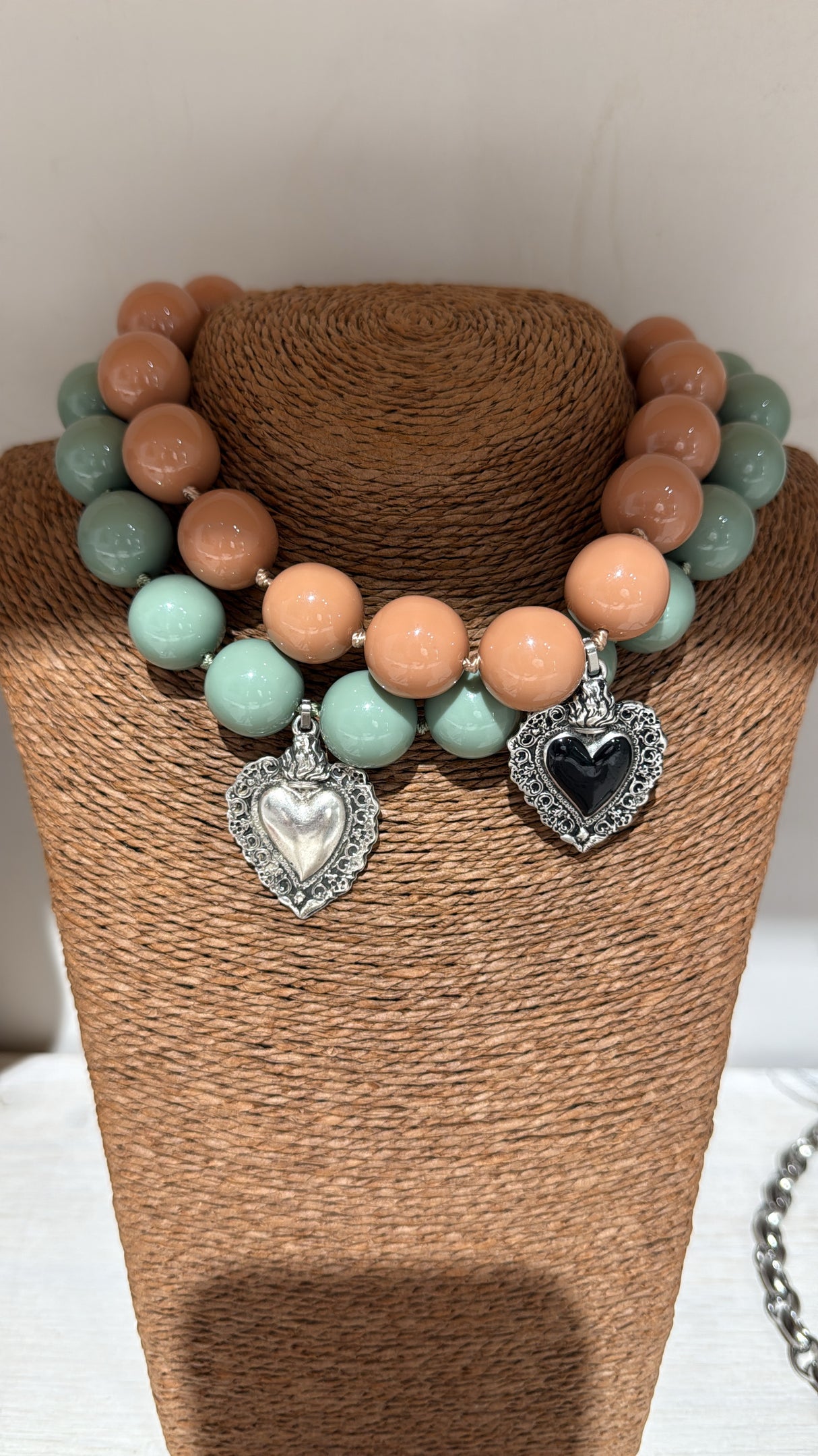 Collana Resina Cipria e cuore sacro Black