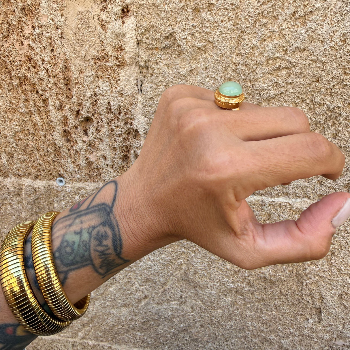 Anello rotondo Etrusco Cabochon Ottone e Giada verde