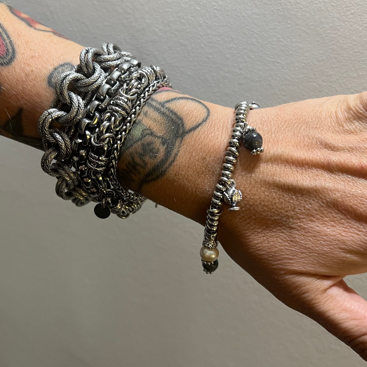 Bracciale Rainbow pumino perla e Labradorite