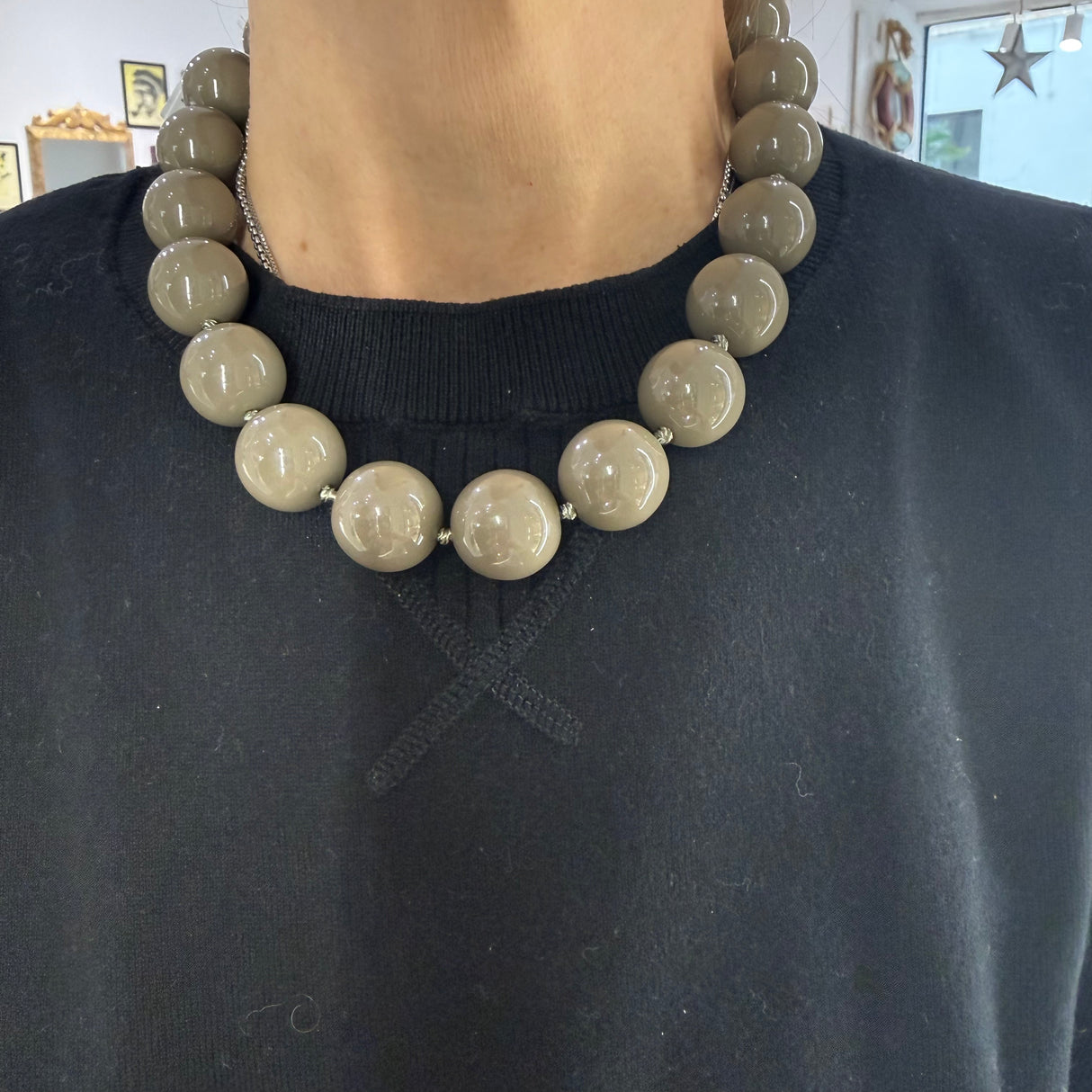 Collana sfere in Resina Taupe