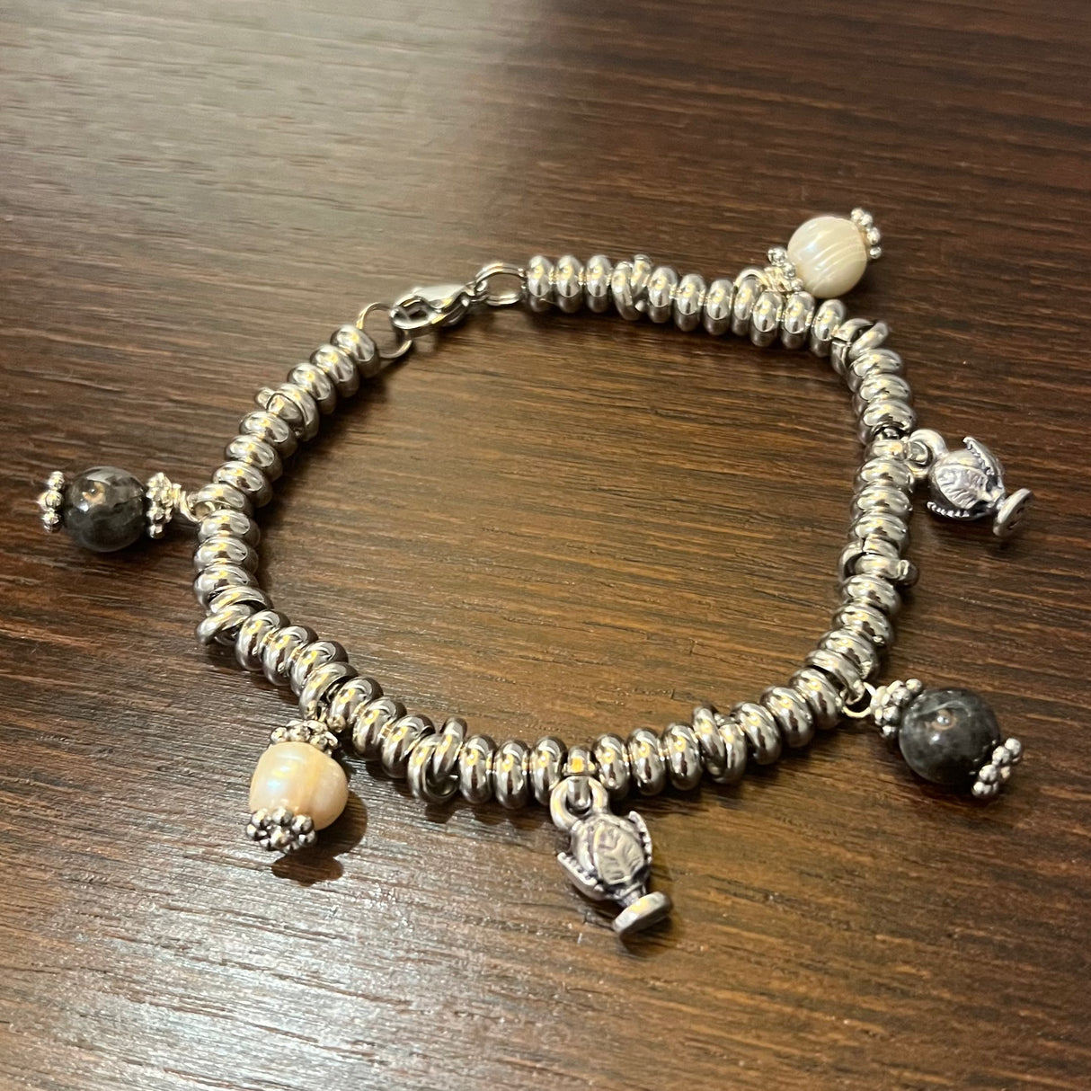 Bracciale Rainbow pumino perla e Labradorite