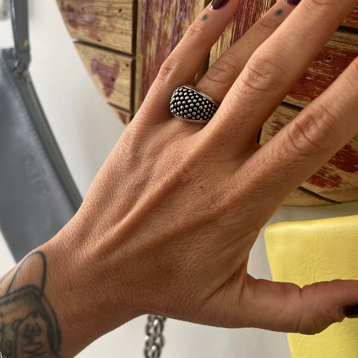 Anello bombato puntinato Argento 925