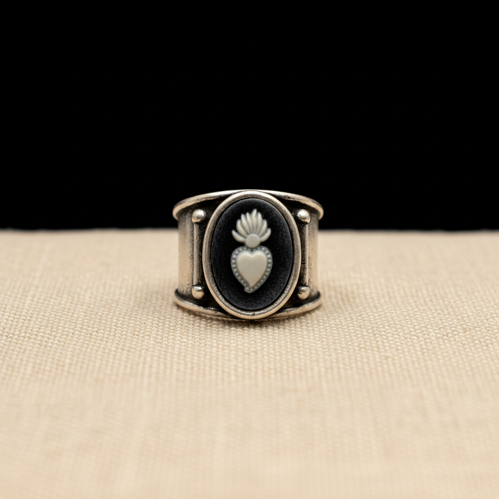 Anello Cammeo Cuore Sacro Nero
