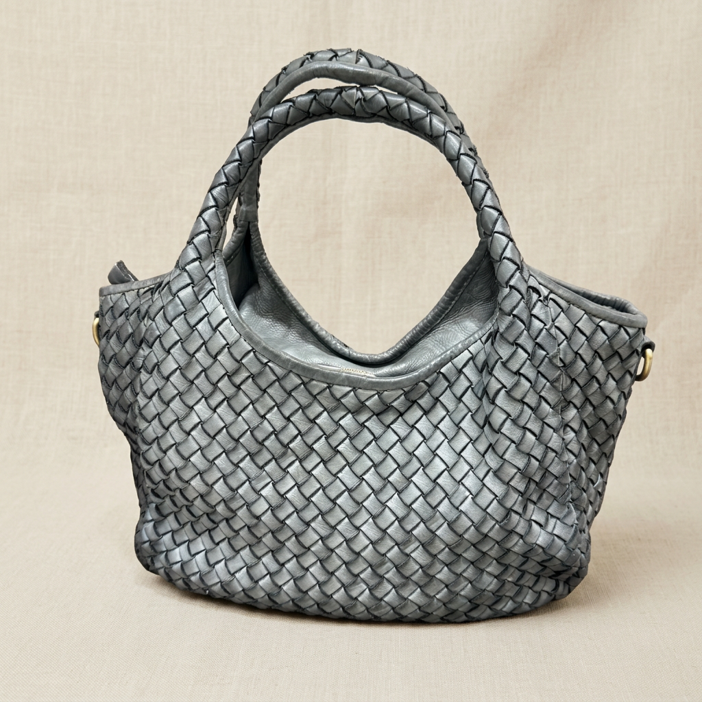 Borsa grigia su lino beige, foto 1