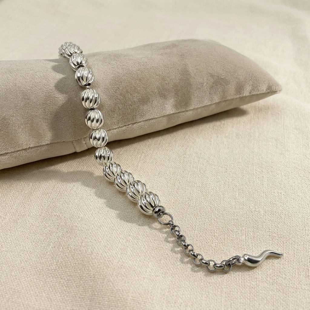 Bracciale con cuscino chiaro, terza foto