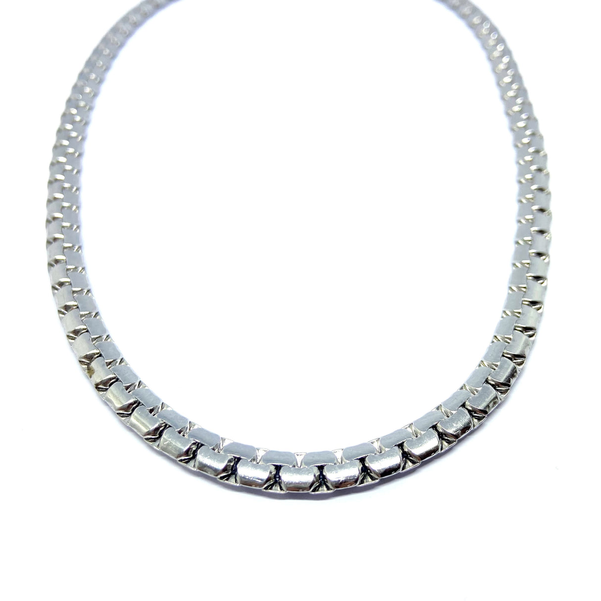 Collana semirigida piatta