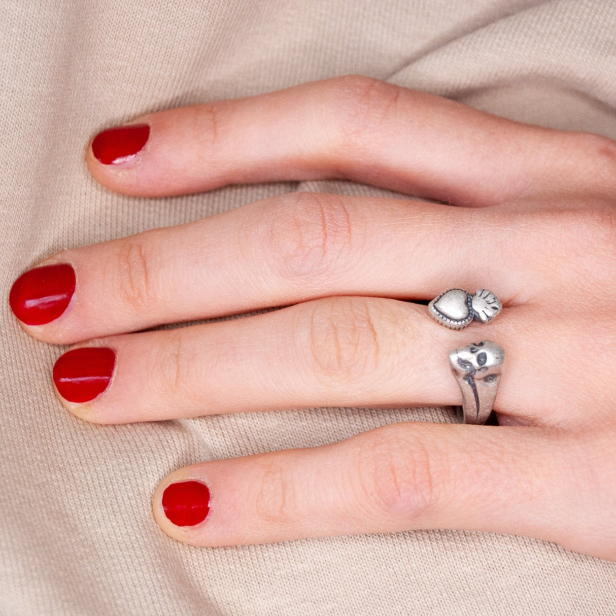 Anello Cuore sacro e Teschio Argento925