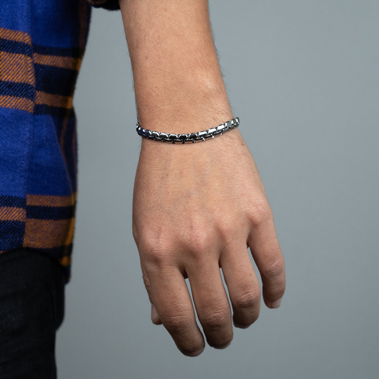 Bracciale semirigido piatto