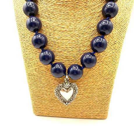 Collana Resina Blu scuro e Cuore Sacro
