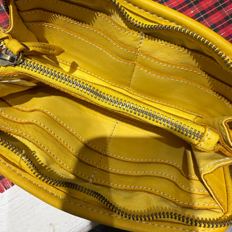 Portafoglio pelle e borchie Senape