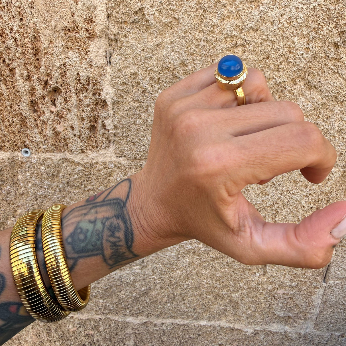 Anello rotondo Etrusco Cabochon Ottone e Giada indaco