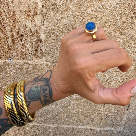 Anello rotondo Etrusco Cabochon Ottone e Giada indaco