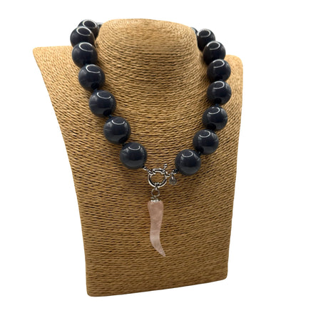 Collana Resina Grigio Fumo e Corno Quarzo Rosa