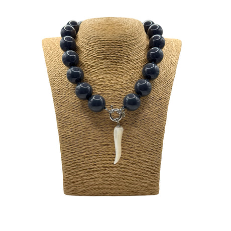 Collana Resina Grigio Fumo e Corno Madreperla