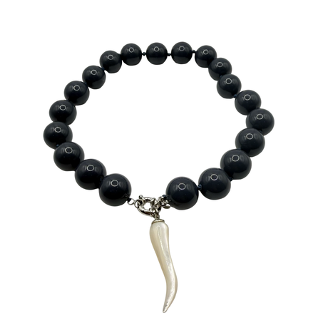 Collana Resina Grigio Fumo e Corno Madreperla