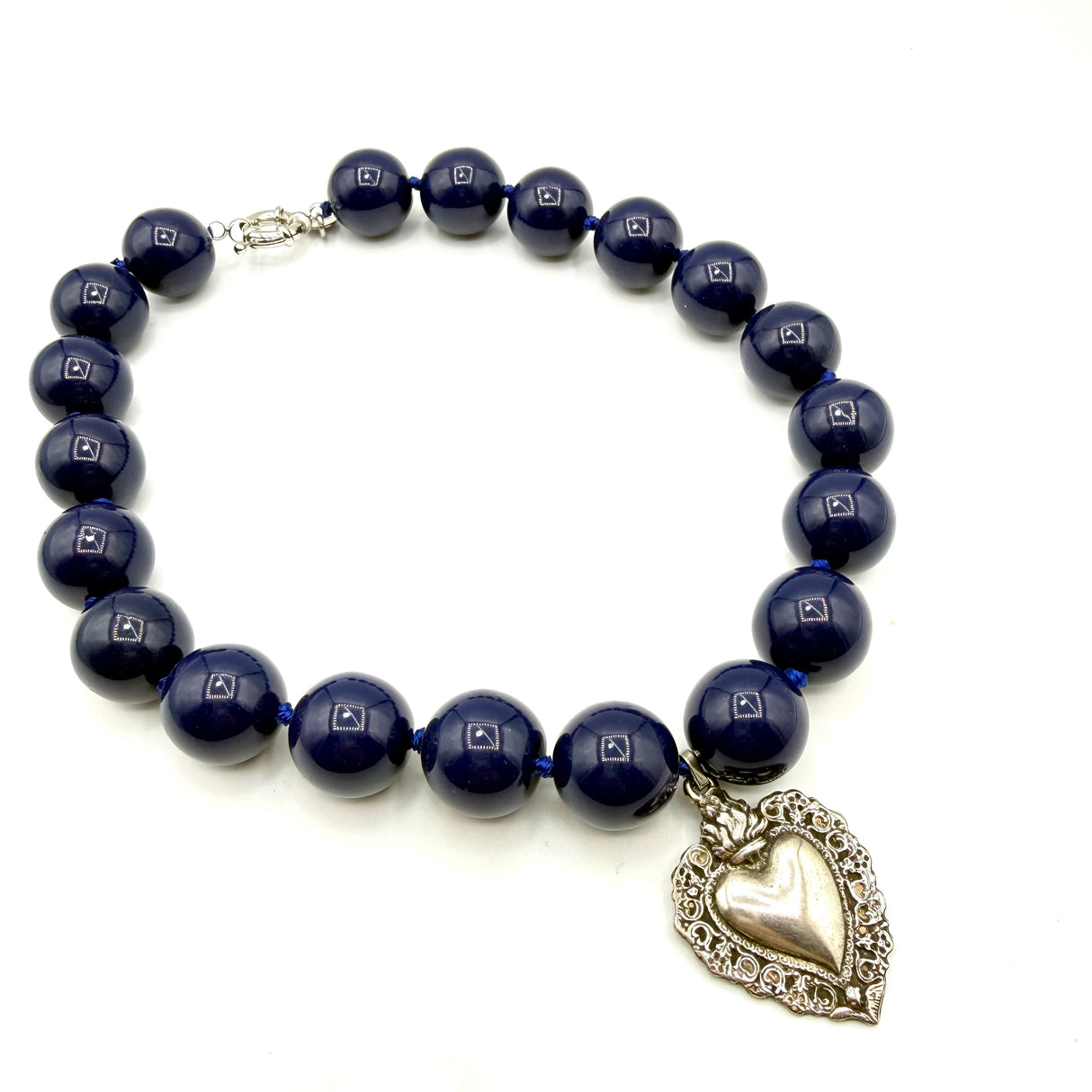 Collana Resina Blu scuro e Cuore Sacro