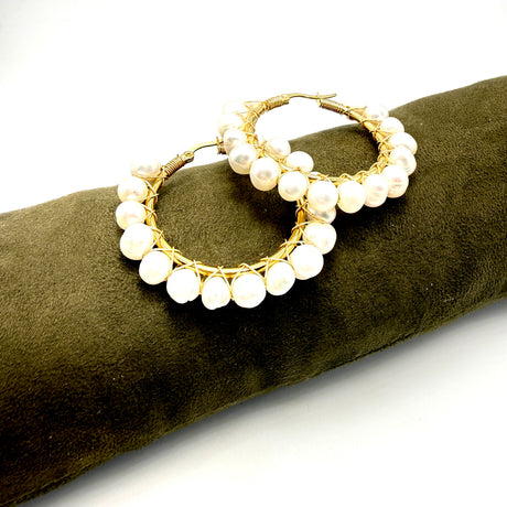 Orecchini Cerchi dorati con perle