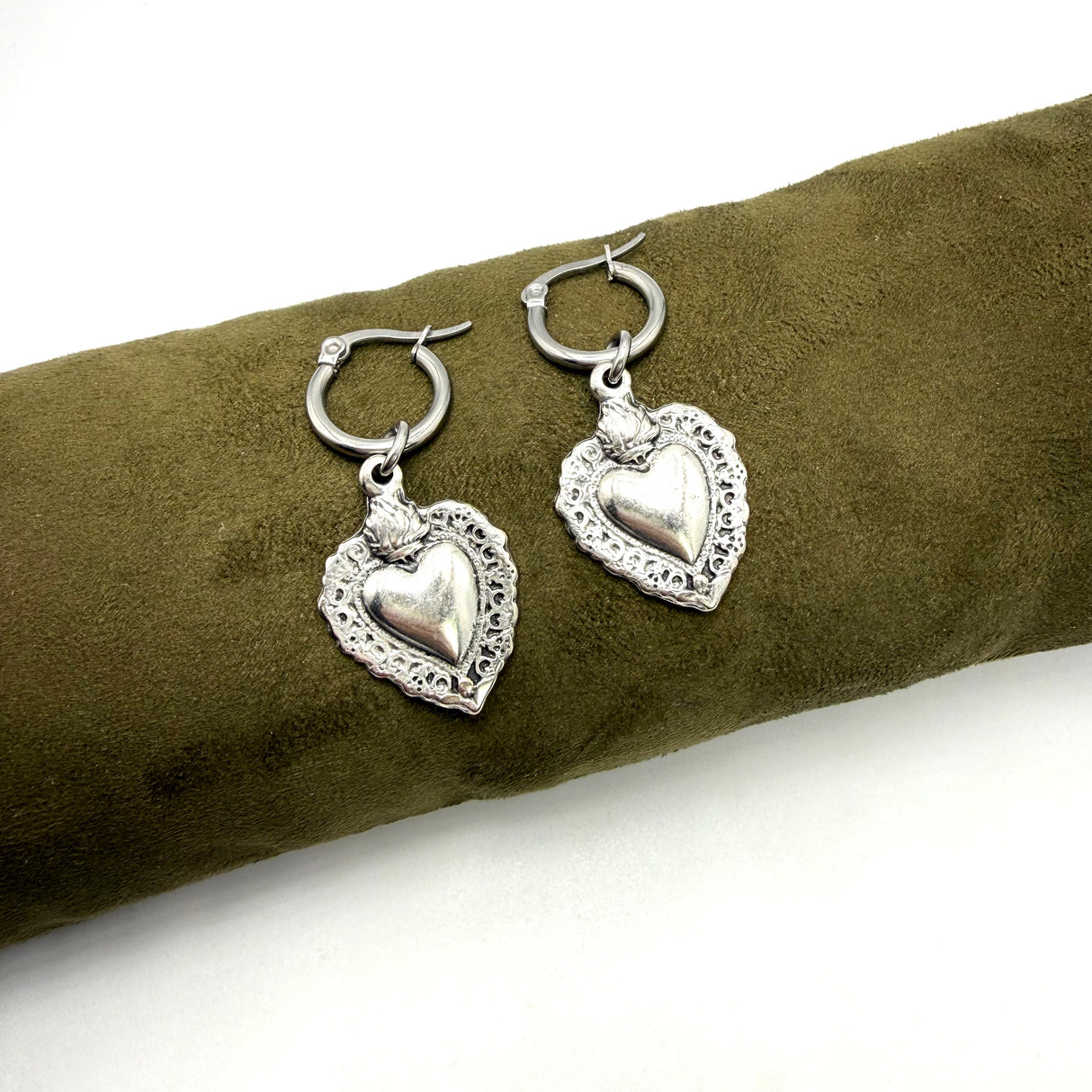 Orecchini Cerchio con Cuore sacro