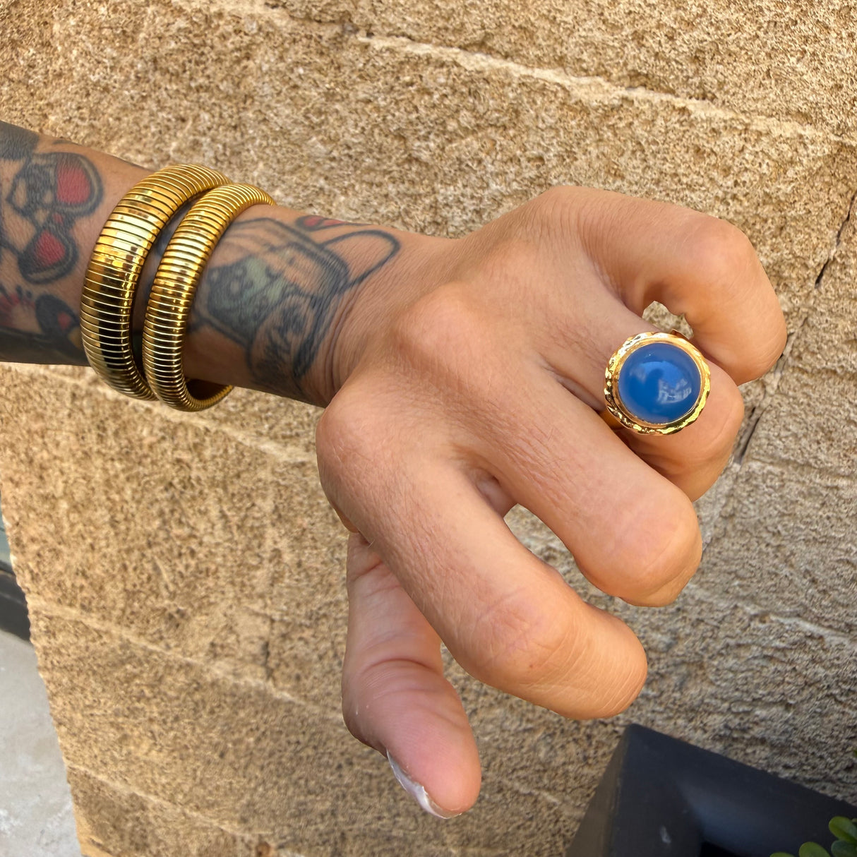 Anello rotondo Etrusco Cabochon Ottone e Giada indaco