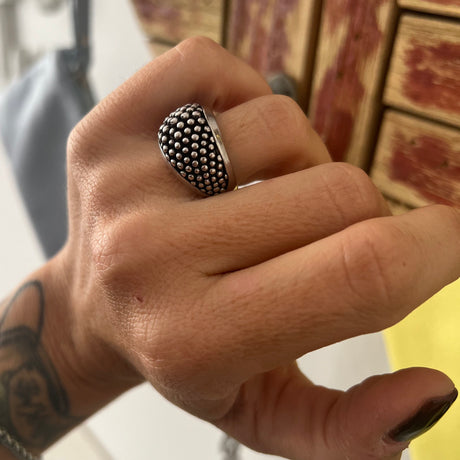 Anello bombato puntinato Argento 925