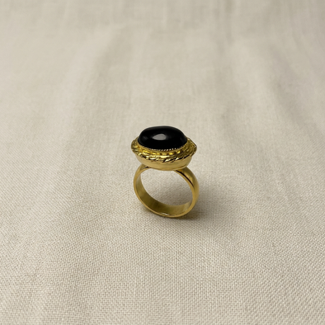 Anello su lino beige, foto 1