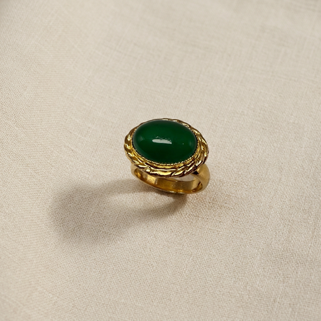 Anello verde su lino beige, foto 5