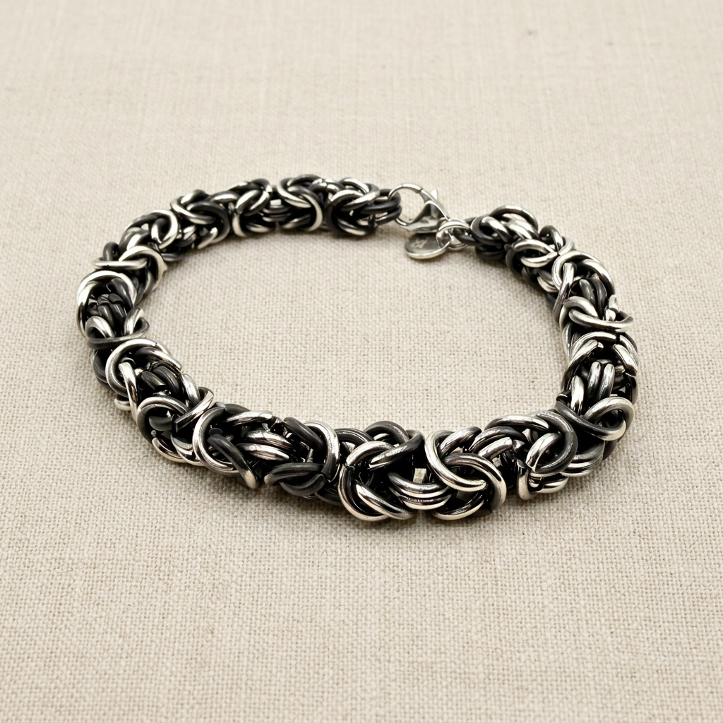Bracciale Bizantina Media Canna di Fucile su lino beige