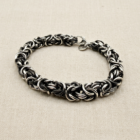 Bracciale Bizantina Media Canna di Fucile su lino beige