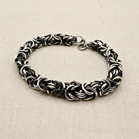 Bracciale Bizantina Media Canna di Fucile su lino beige