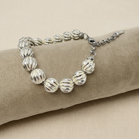 Bracciale con cuscino chiaro, seconda foto