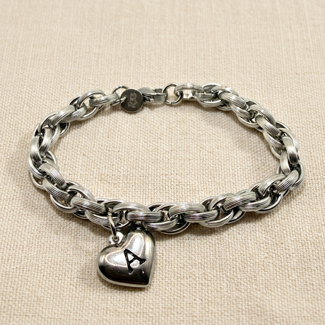 Bracciale Spiga con Lettera e Cuore su lino beige