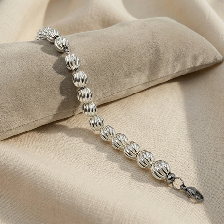 Bracciale su lino beige, quarta foto