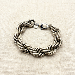 Bracciale Torcione Ottone Argento Antico su lino beige