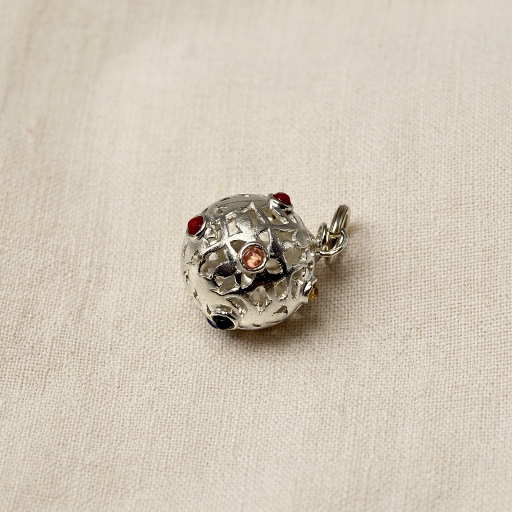 Ciondolo su lino beige, foto 3