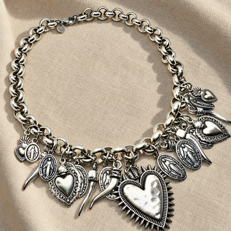 Collana Cuore Sacro, Corno e Madonnine su lino beige