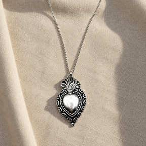 Collana Cuore Sacro Ricamo su lino beige