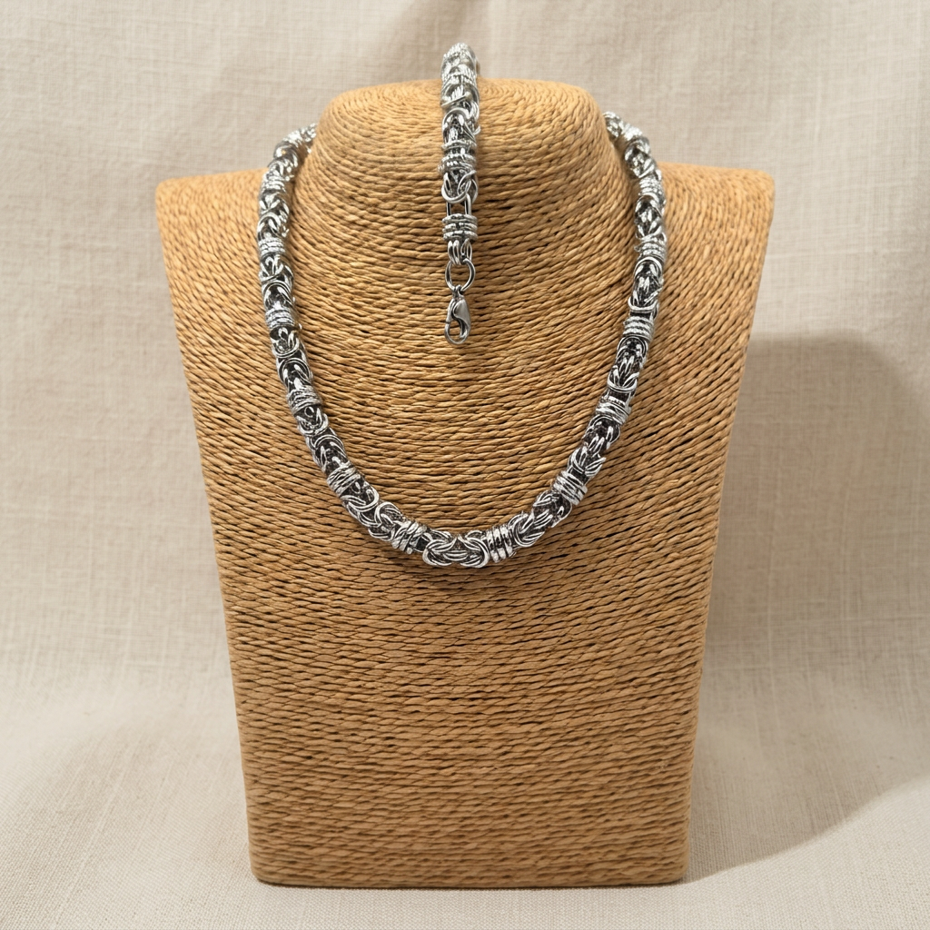 Collana e bracciale Bizantina Anelli Ritorti Duo su lino beige